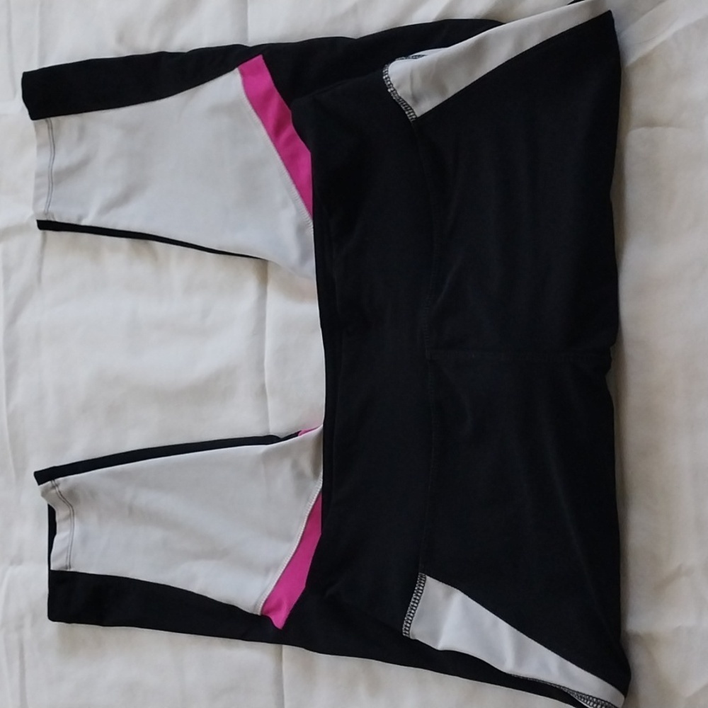 VOGO Athletica workout capris size L